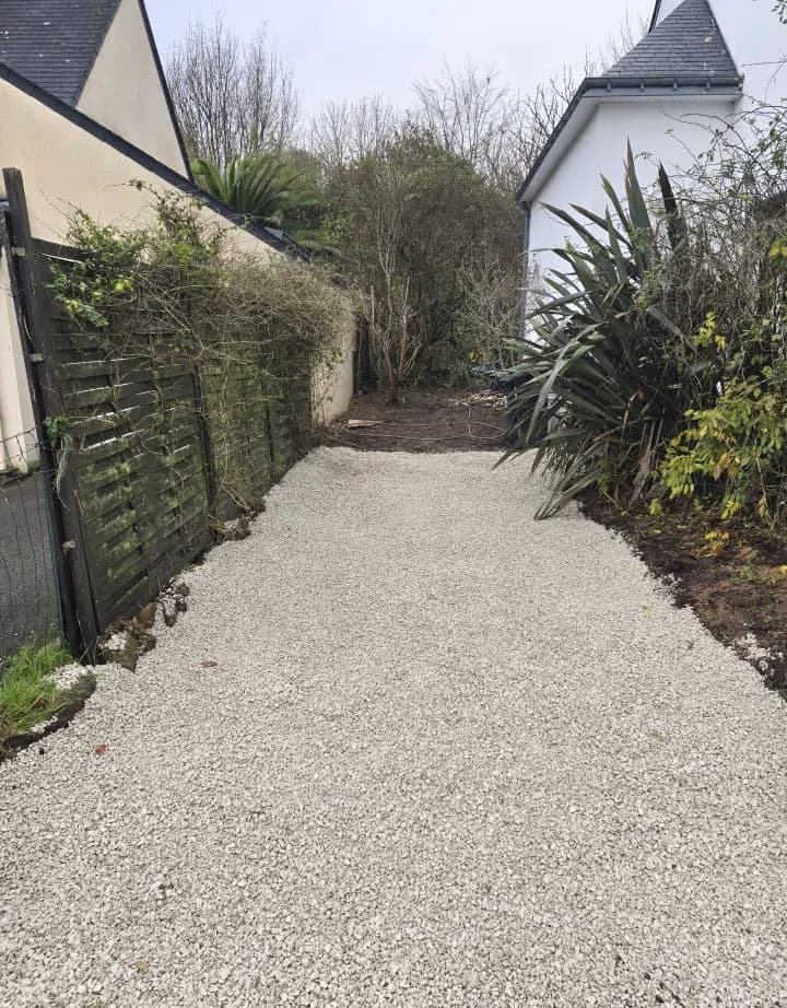 Aménagement paysager en cours de réalisation dans le Morbihan